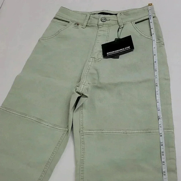 BROOKS MARKS UNIVERSAL PANEL PANT IN PISTACHIO - Picture 5 of 16